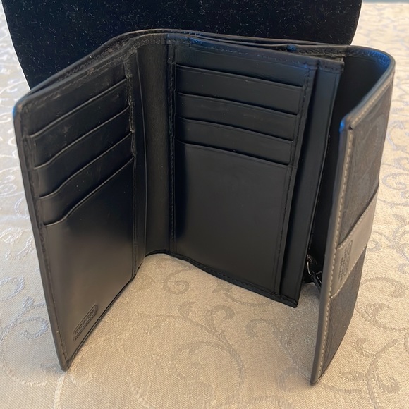 Coach Bi Fold leather/ canvas Wallet - Picture 2 of 3